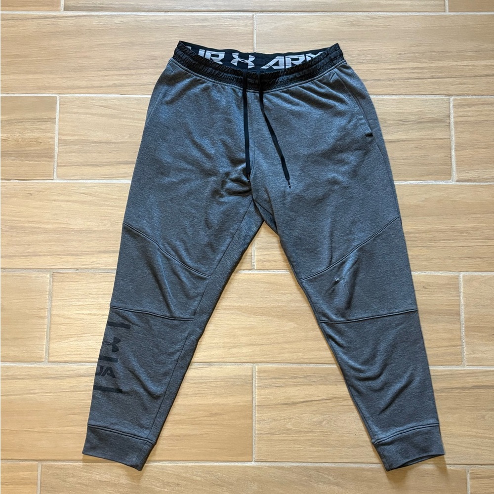 Under Armour Gray Sweatpants with Elastic Waistband